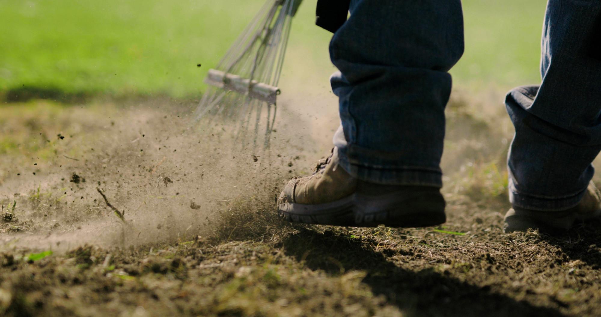 How to Handle Difficult Landscaping Customers